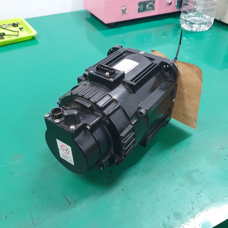  SGMRV-09ANA-YR11, 서보모터