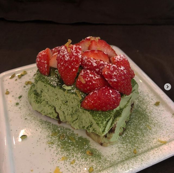  신사 가로수길 티라미수 맛집,  실내정원 카페 뮬라