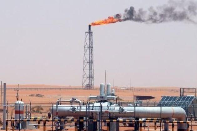 사우디·UAE 원유 증산…유가전쟁 본격화 / 세계 최대 산유국들의 물고 물리는 ‘파워게임’