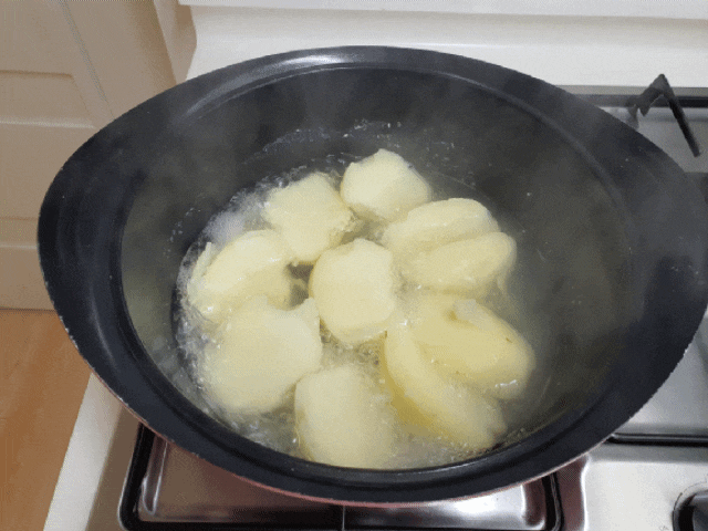 누구나 쉽게 만드는 초간단 감자 요리 [감자 퓨레]