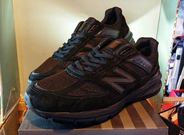  뉴발란스 NEWBALANCE 990V5 M990BB5 최저가로 구매하기 (feat. 어라운드더코너)