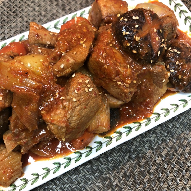  매운돼지갈비찜/ 칼칼한 양념으로 만든 밥도둑 매운돼지갈비찜 레시피