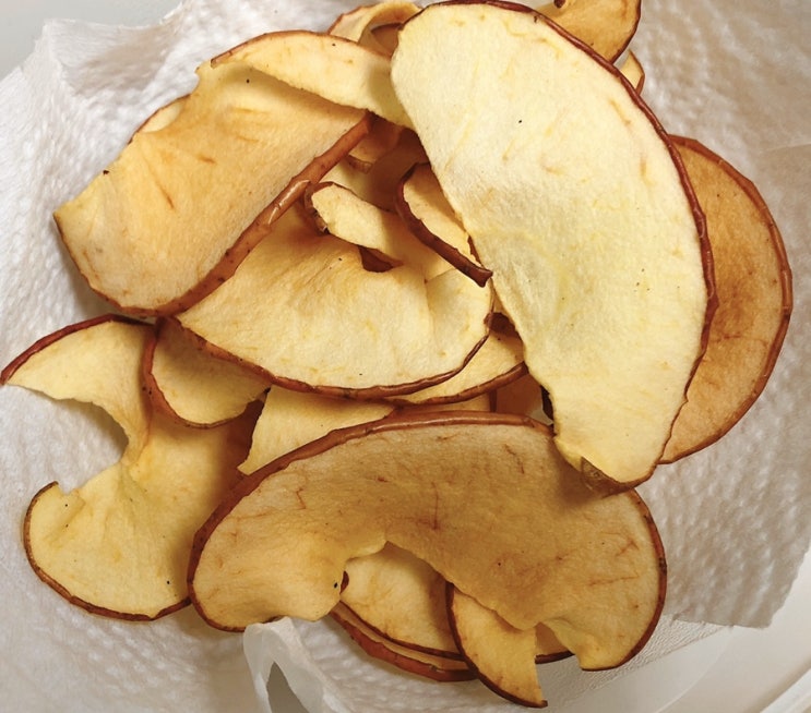 [에어프라이어 과일칩] 사과칩을 만들어봤어요! (에어프라이어로 과일 말리기, 과일굽기, 사과 말리기, 사과굽기, 사과 구워먹기 에어프라이어 활용 간식 만들기!)