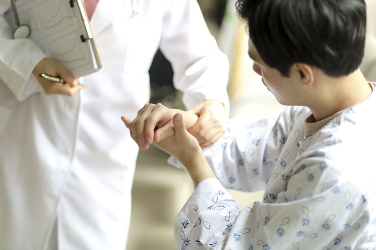  [일산 추나요법] 찌릿찌릿한 손목 통증, 젊다고 방심하면 안 돼요