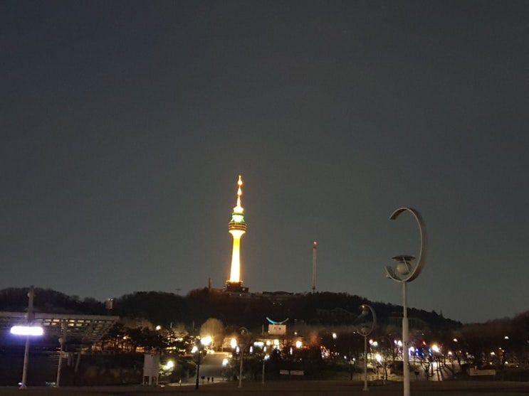  어두운 밤  산책, 든든한 보호자 안심 가로등