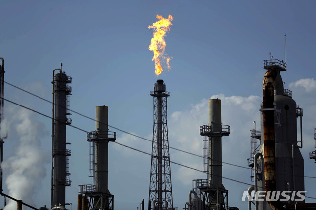 국제유가 이틀째 폭락…WTI 4.5% 내려 국제유가 이틀째 폭락…WTI 4.5% 내려