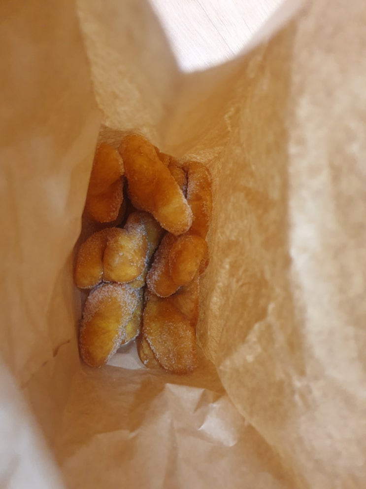  브런치 졸맛탱 궁합 대구 찹쌀꽈배기 스마일 찹쌀꽈배기와 아메리카노