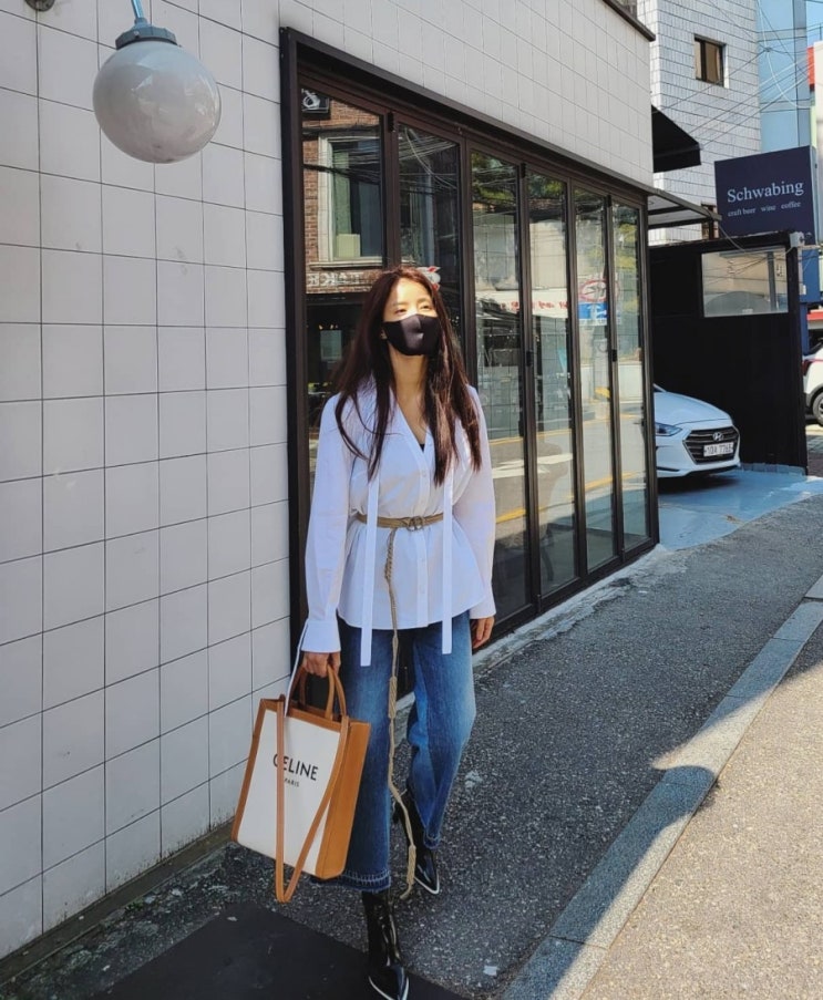  셀린느:이시영 인스타패션-[셀린느 버티컬 카바스 백]