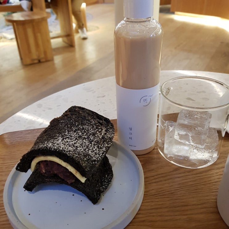  익선동 빵집 예쁜 카페 / 밀도