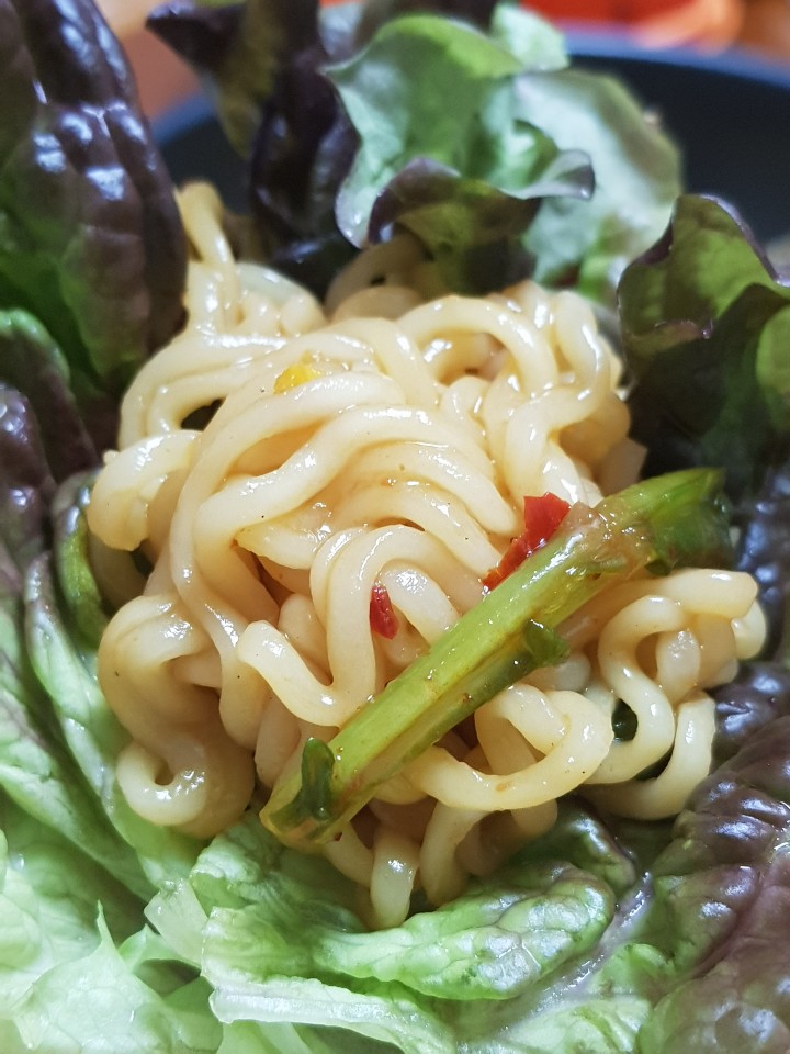  라면 맛있게 색다르게 끓이는 법 라면 상추 쌈 싸먹기!!
