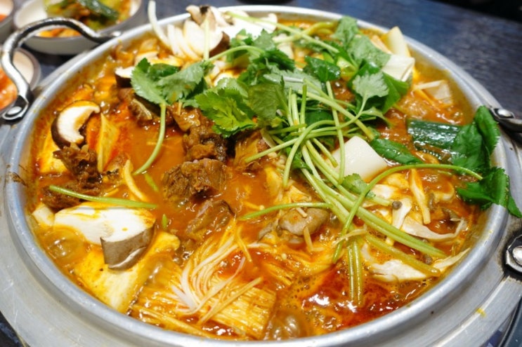  강남 논현 맛집 / 매운소갈비찜을 먹으러 '황소곱창'에 다녀왔습니다