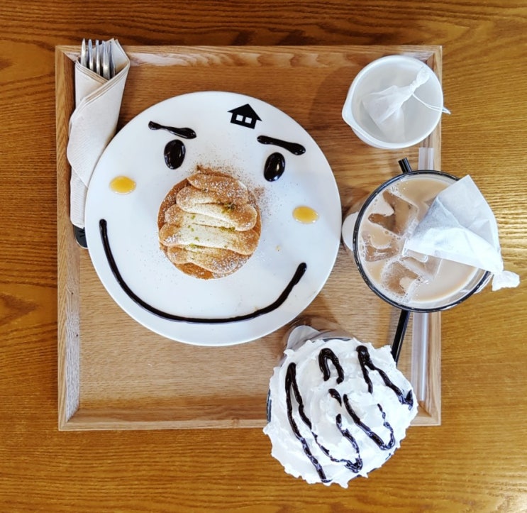  청라 카페 / 청라 호수공원 카페 / 세련된 분위기에 음료와 디저트가 맛있는 <카페동네 청라호수공원점>
