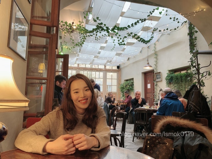  체코 까를교 프라하성 근처 '카페 클럽' ∑d(∀d) 무조건 무조건입니다!!!