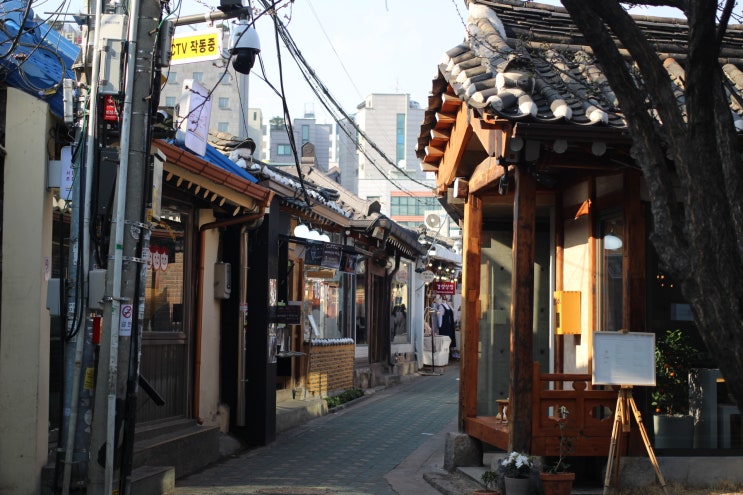  평화로운 날 익선동 한옥마을 나들이
