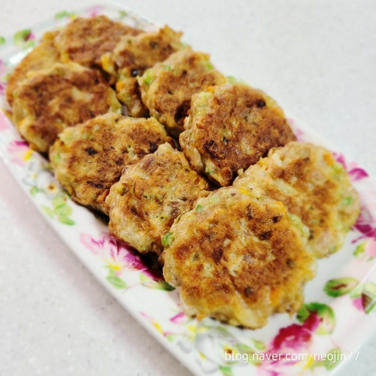 Jinny's 참치전 만들기 냉장고 자투리 채소와 참치캔의 고급진 만남 Jinny's 참치전 만들기 냉장고 자투리 채소와 참치캔의 고급진 만남