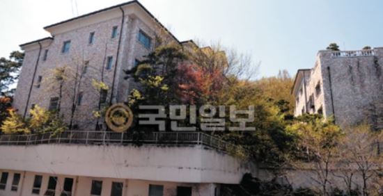 '호가130억에 지하벙커 '15년째 제일 비싼 서초동 집의 이유 '호가130억에 지하벙커 '15년째 제일 비싼 서초동 집의 이유