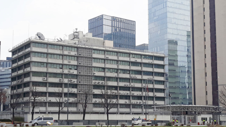  주한미대사관 “19일부터 정규 비자발급 업무 중단”