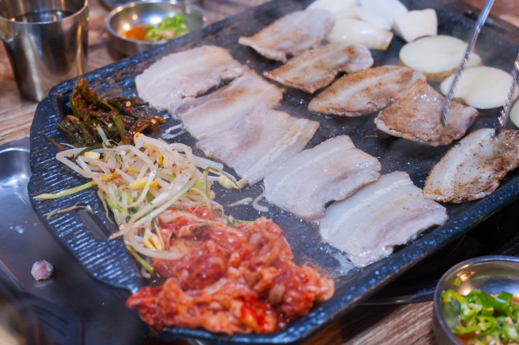  숙대입구 고기 '마포구이마당 숙대직영점에서 옛날 삼겹살'