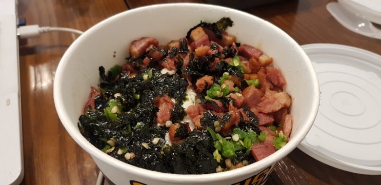  배달음식 오리훈제컵밥!