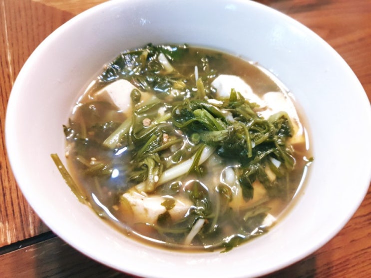  봄냄새 나는 건강한 아침 밥상
