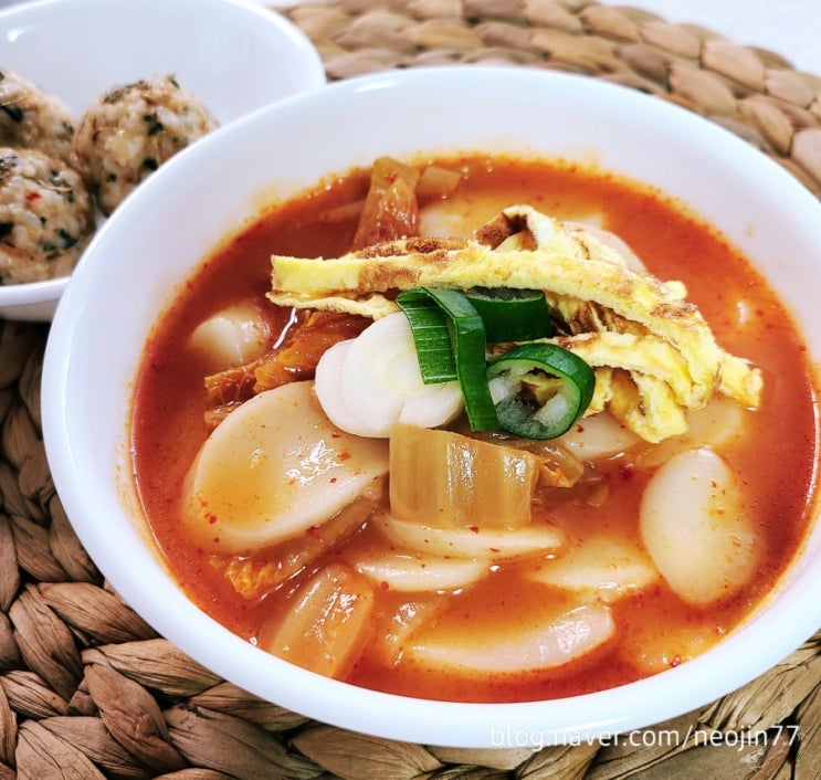 Jinny's 김치떡국 만들기 주간밥상 속든든한 한그릇 식사 Jinny's 김치떡국 만들기 주간밥상 속든든한 한그릇 식사