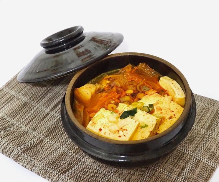  돼지고기듬뿍 김치찌개 초간단 레시피!