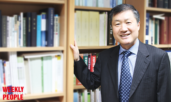  [위클리피플 weeklypeople 신지식인 소셜포럼]이전오 교수, 국가와 사회발전에 기여하는 법조인 양성에 힘쓰다