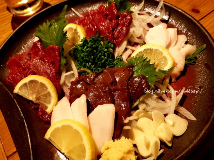  [후쿠오카/하카타 맛집] 500엔 사시미가 유명한 '씨푸도' 메뉴 뿌수기>_< (우니, 말고기 육회, 갈치 우엉 튀김, 양파&오징어링 타워로 마무리)