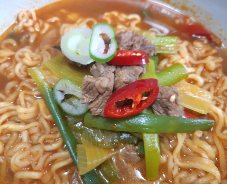  라면맛있게끓이는법 얼큰소고기대파라면