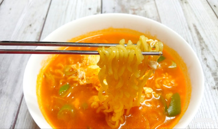 홈플러스 시그니처 이것은 라면이 아니다 시원한 김치찌개라면~