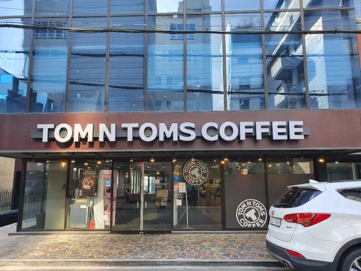 커피 한잔, 공부 및 업무하기 너무 좋은 양재역 카페 "TOM N T OMS(탐앤탐스)"