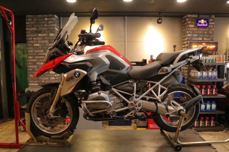  2013년식 BMW R1200GS 메첼러 타이어 교환