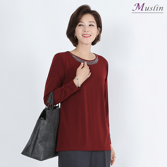 큐빅네크라인티셔츠 -TS8082321-엄마옷 모슬린 마담 추천해요 큐빅네크라인티셔츠 -TS8082321-엄마옷 모슬린 마담 추천해요