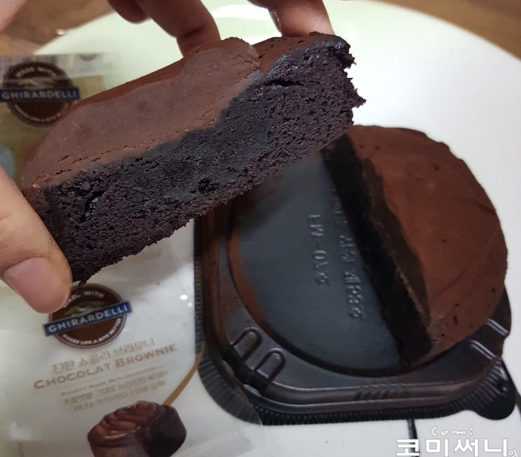 GS25 편의점 디저트 추천! 진한 쇼콜라 브라우니 꾸덕하고 진한 초콜릿 (언니 생일 케이크용으로 구매) GS25 편의점 디저트 추천! 진한 쇼콜라 브라우니 꾸덕하고 진한 초콜릿 (언니 생일 케이크용으로 구매)