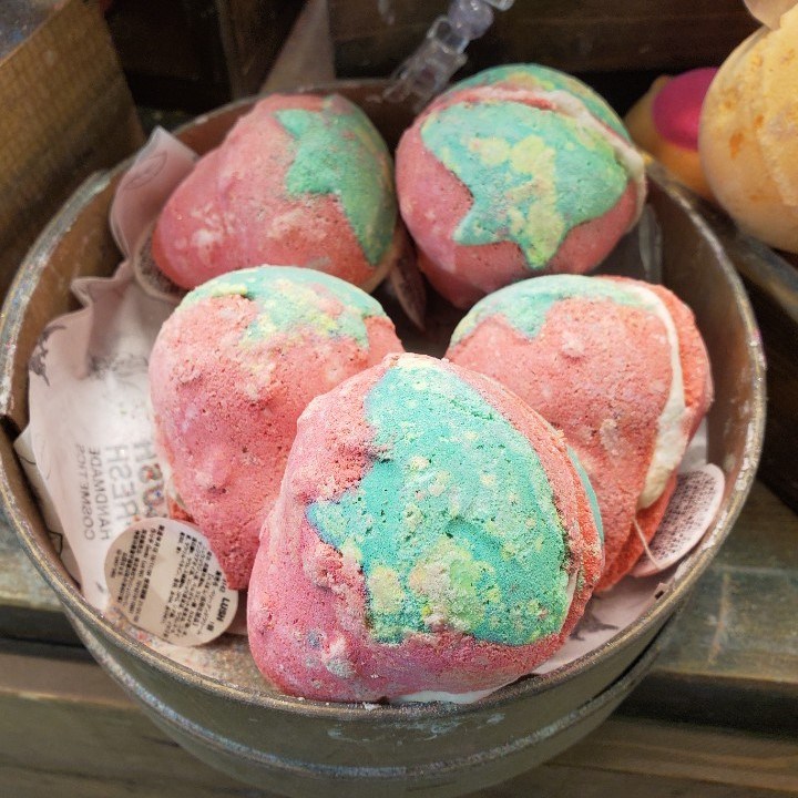 러쉬 LUSH 딸기와 크림 배쓰밤 입욕제, 1개 추천해요