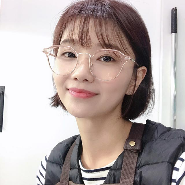  ※※ 바이원아이즈 캠핑클럽 이진 안경테 디자인 투명 핑크 하금테 연예인 안경