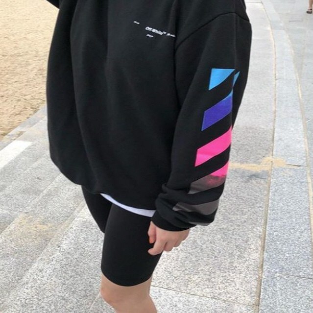  OFF WHITE 그라데이션 맨투맨 추천해요