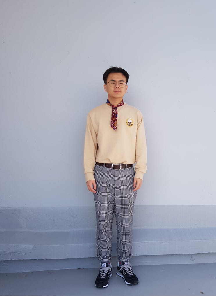  조커윤 데일리룩158 봄데일리룩 베이지맨투맨 스카프 뉴발란스574