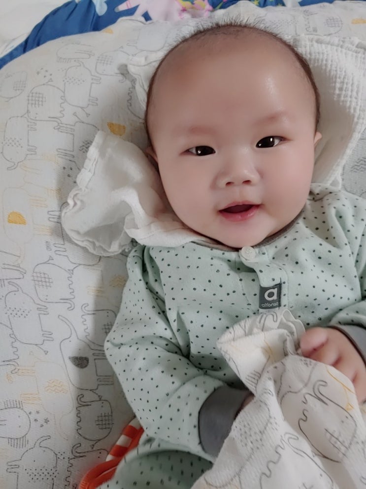  4개월 아기 발달  까다로운 아기 똔이 ㅠㅠ 그래도 엄마는 똔이팬