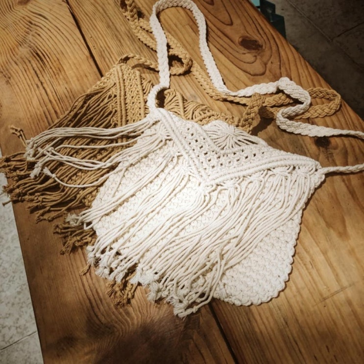  kirahosi 여름 그물백 짜임 수술 레이스자수 크로스 비치 페스티벌 호캉스룩 가방  스마트스트랩 증정 My17x5