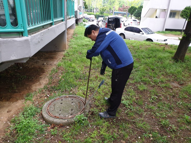  녹 찌꺼기를 제외하고 배관 청소하는 과정