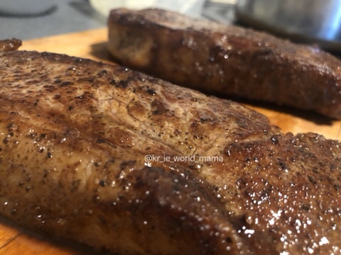  [해외생활/타국살이]오늘은 요섹남 파파가 집에서 맛있게 구워준 스테이크 맛있게 굽는 방법 팁 온도와 시간/굽기정도는 레어미디움(rare medium) 사이드는 감자샐러드