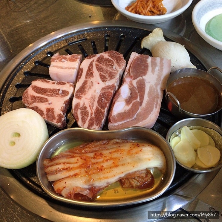  저녁은 고기서 고기 ; 유동 숯불위에 돼지 / 후식 스타벅스
