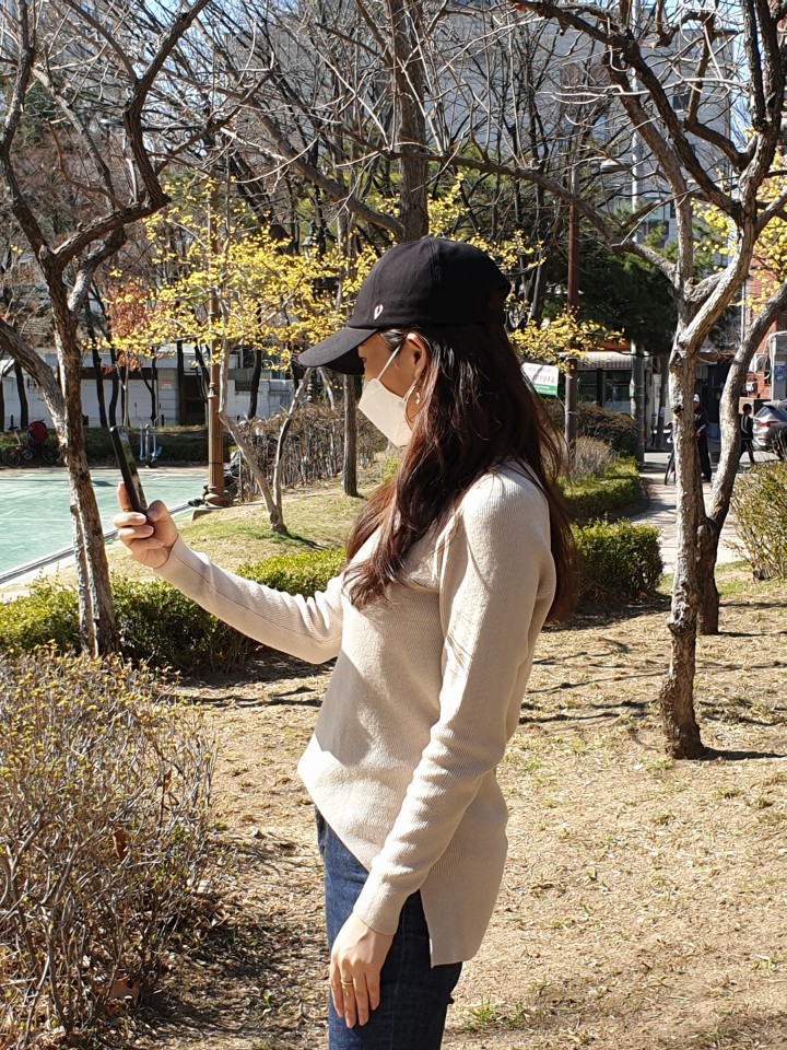  볼캡 모자 바이브레이트 데일리룩 커플아이템으로 추천