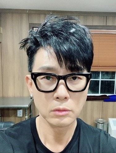 연예)화제 '방구석 콘서트' 이승환 나이? 65년생(56세) 레알?? 동갑 연예인은?