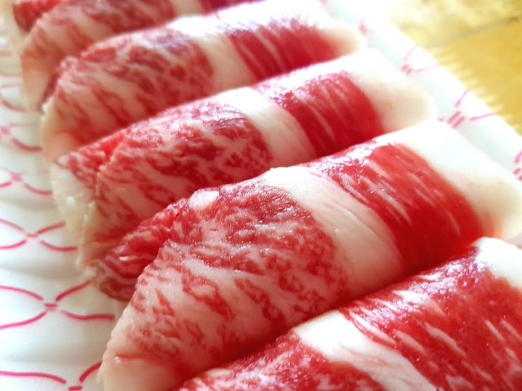  오독오독 한우차돌배기와 상큼한 팔도 비빔면의 만남