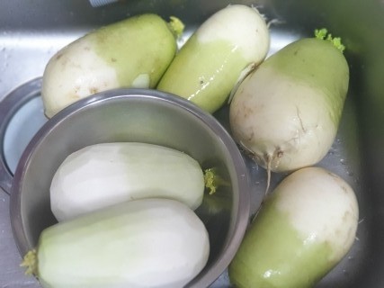  설렁탕집 깍두기를 검색해서 깍두기를 담가 보았습니다.