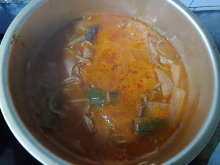 육개장과 내장탕을 집에서. 춘천장 한우내장육개장, 한우내장탕 육개장과 내장탕을 집에서. 춘천장 한우내장육개장, 한우내장탕
