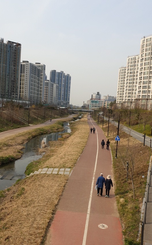  희망을 속삭이는 도시
