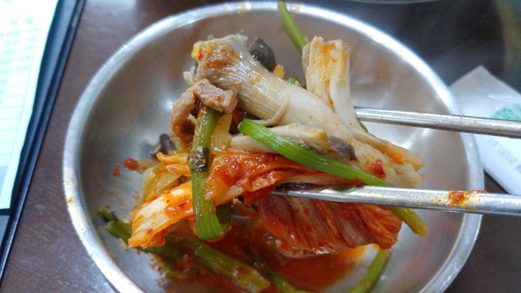 [서울 강서구 맛집] 해장에도 딱 좋은 얼큰한 진한 국물, 김치도 정말 맛있는 원조 등촌동 버섯매운탕 칼국수